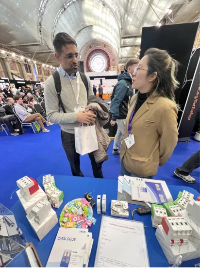 Thor's technical experts are introducing the product to a customer.