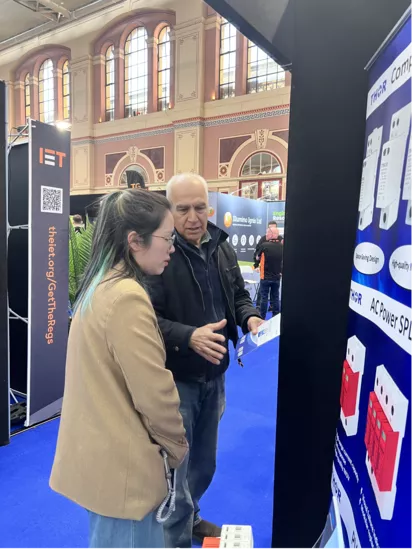 Thor's technical experts are introducing the product to a customer.