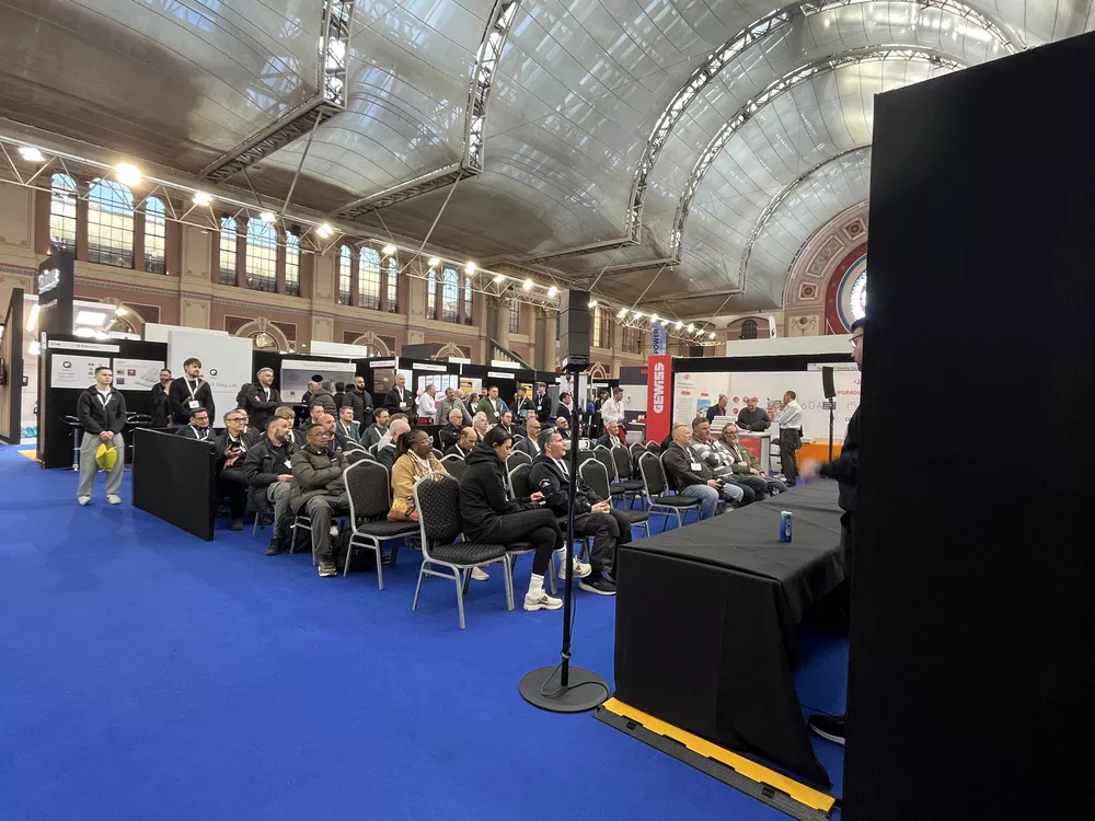 Exhibitors are watching the presentations at the exhibition.