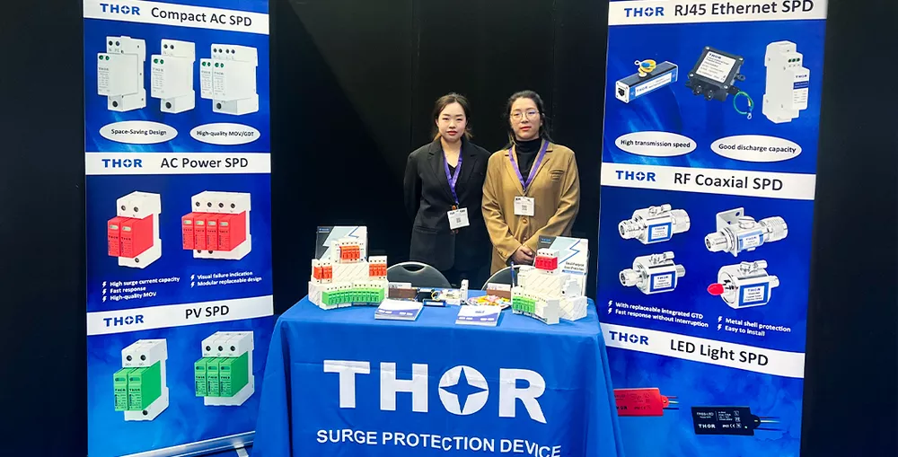 A group photo of Thor's sales team at booth F100 at the ELEXshow trade show.